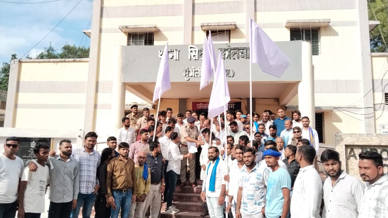 मुंगेली में सतनामी समाज का आक्रोश,&nbsp; बाबा गुरु घासीदास पर अभद्र टिप्पणी करने वाले विजय राजपूत को पुलिस ने किया गिरफ्तार।