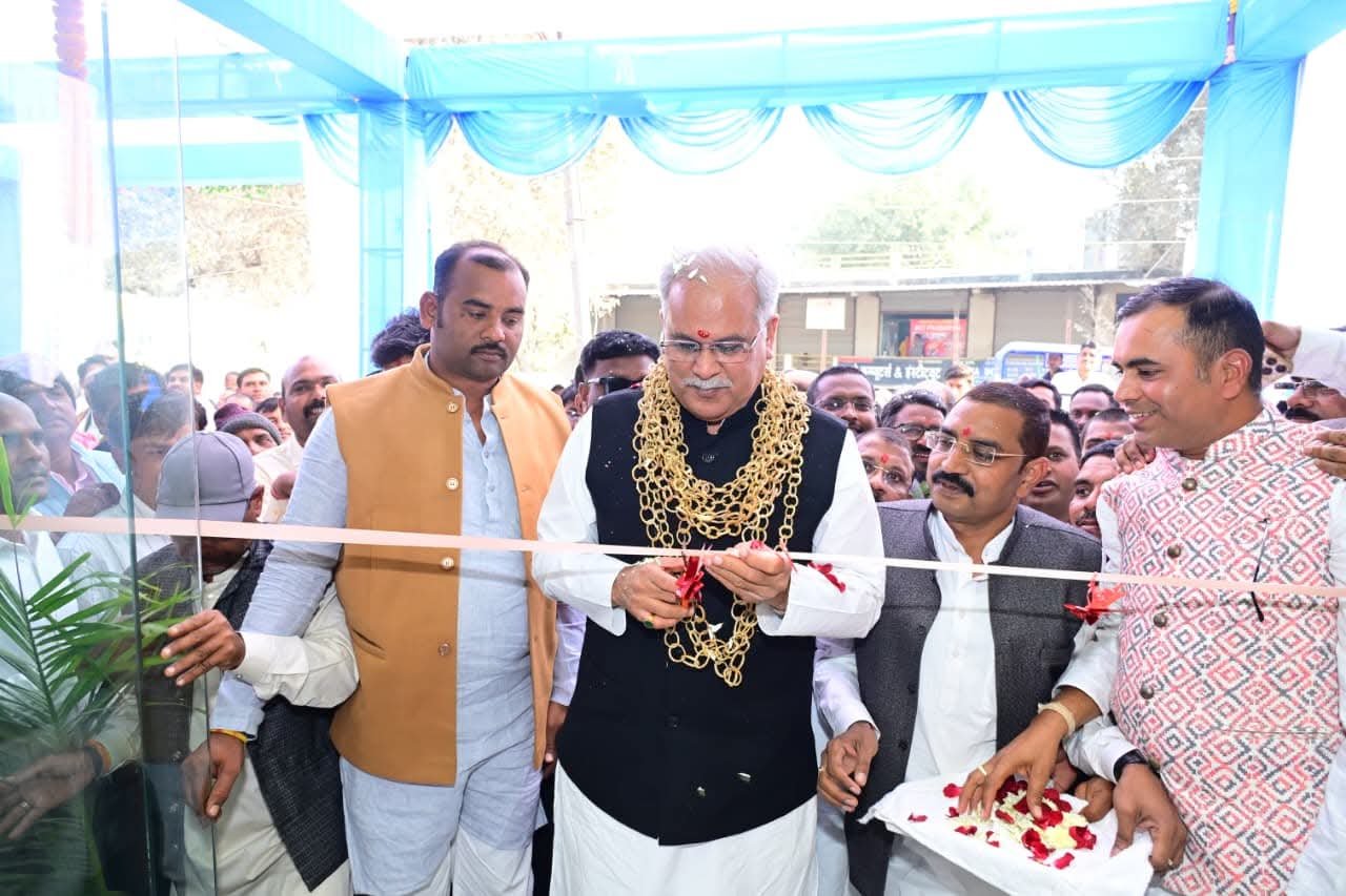 कवर्धा रोड, पंडरिया, रौहा में बजरंग ट्रैक्टर्स (स्वराज ट्रैक्टर) का भव्य शुभारंभ, पूर्व मुख्यमंत्री हुए शामिल