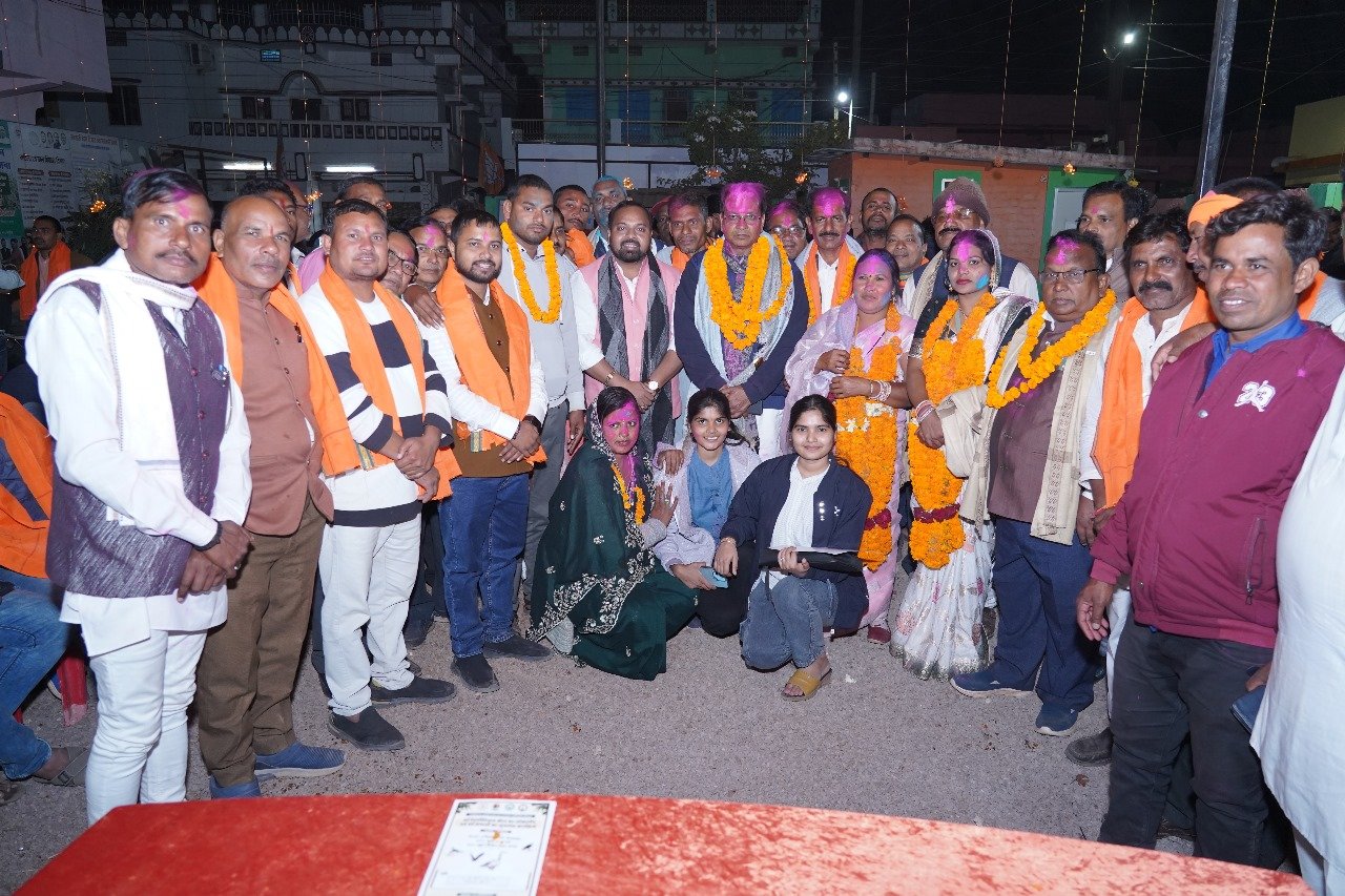 कर्मा समाज गंगा पैनल” के विजयी पदाधिकारियों का विधायक निवास में भव्य स्वागत। सभी विजयी प्रत्याशियों को विधायक दीपेश साहू ने दी हार्दिक बधाई एवं शुभकामनाएँ