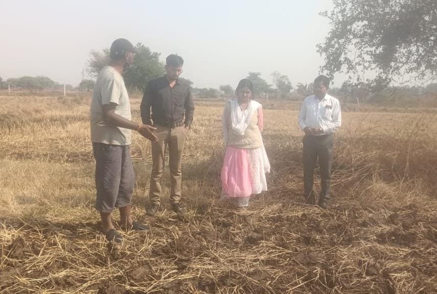 सफलता कि कहानी : बैंकिंग से खेती तक: जल संकट में फसल विविधीकरण की मिसाल बने विवेक धर दीवान