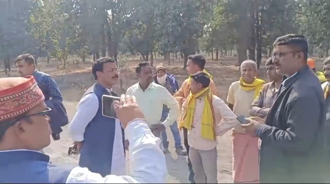 सरगुजा में आदिवासी समाज का आक्रोश – भानुप्रताप सिंह के अभद्र बोल और गाली-गलौज की कड़ी निंदा, सार्वजनिक माफी की मांग